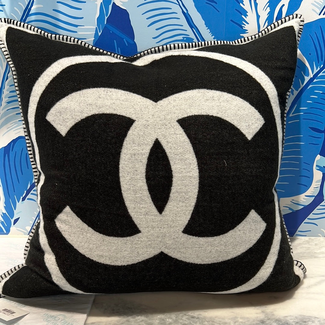 Cici Pillow, Black